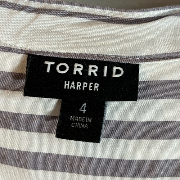 TORRID HARPER Sz 4 (vanity) Blouse Tab Sleeves Stripes Patch Pockets V-Neck - Picture 2 of 8